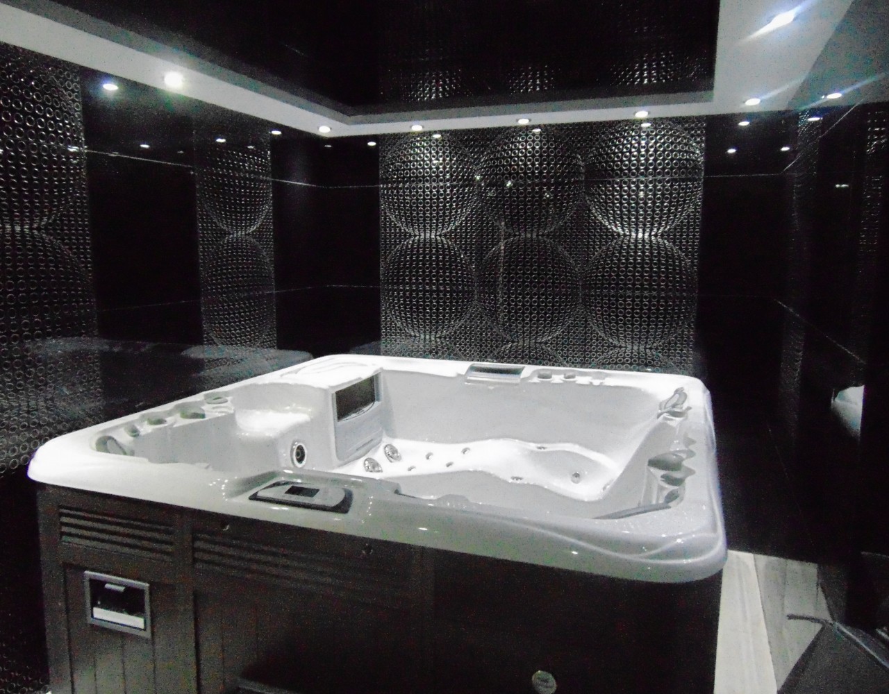 pokój kąpielowy z minibasenem Sundance