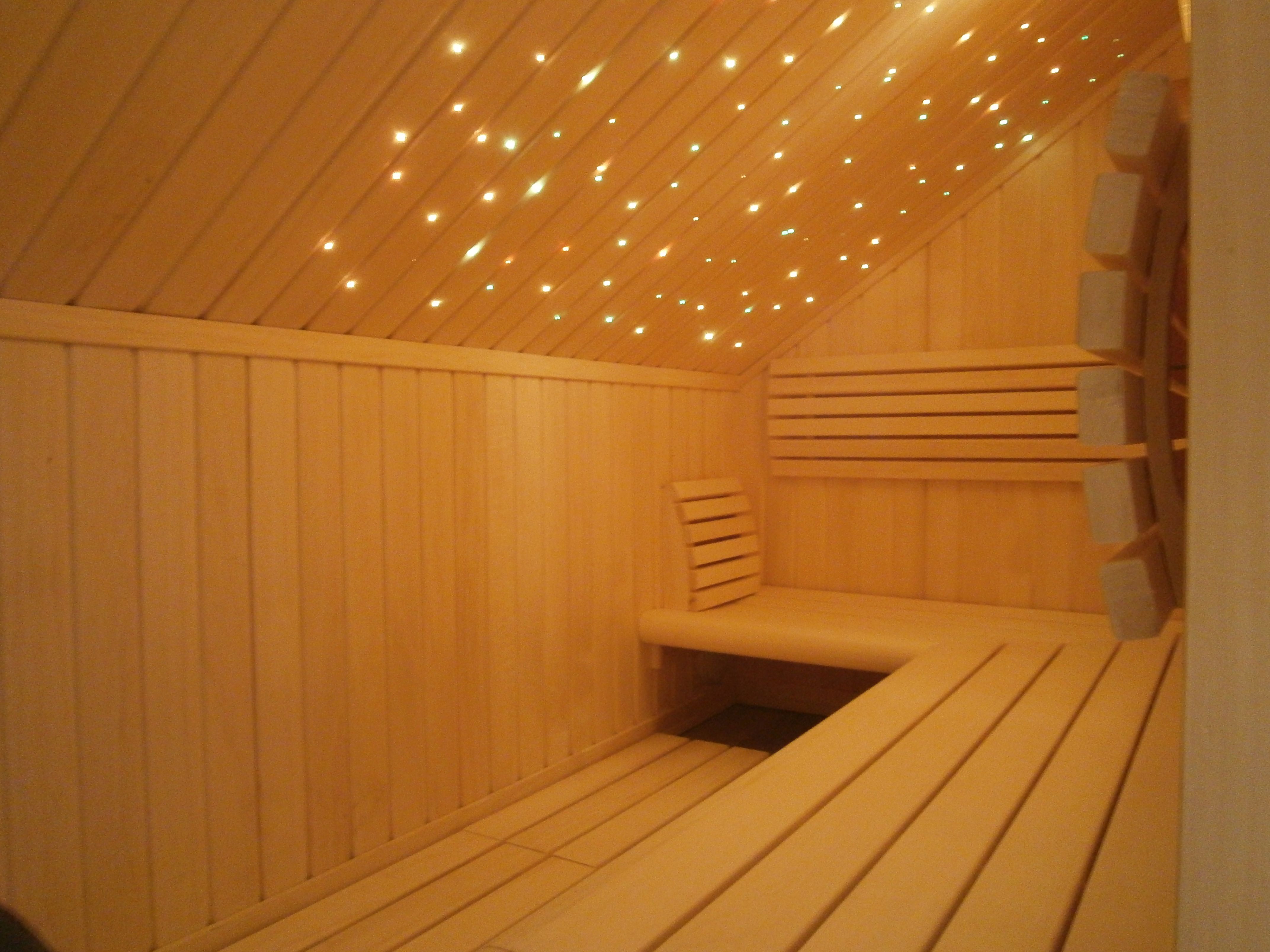 sauna-wnętrze-gwiezdne niebo